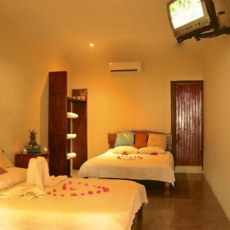 Claudio & Gloria Beach Front Rooms Playas del Coco Exteriör bild